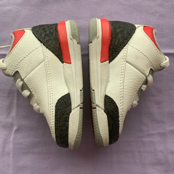 Infant Jordan Retro 3s - Picture 4 of 5